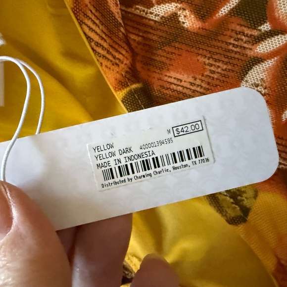 NWT! Deep Yellow Floral Dress Size medium - Picture 6 of 7